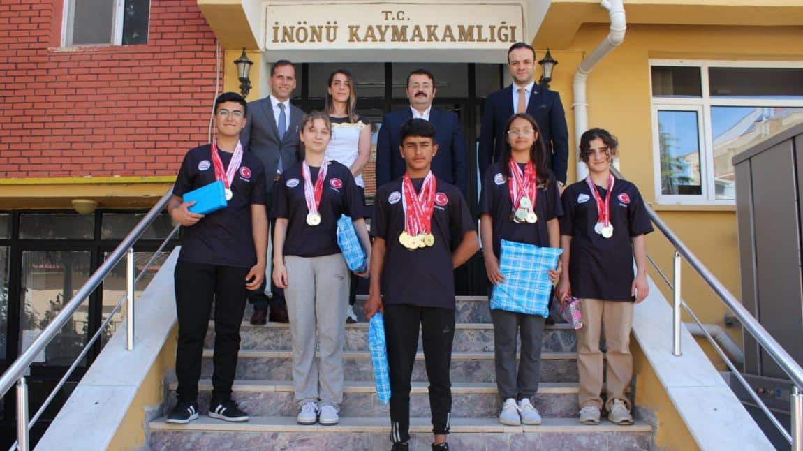 Sayın Kaymakamımız Türkiye Şampiyonasından Dönen Öğrencilerimizi Tebrik Etti 